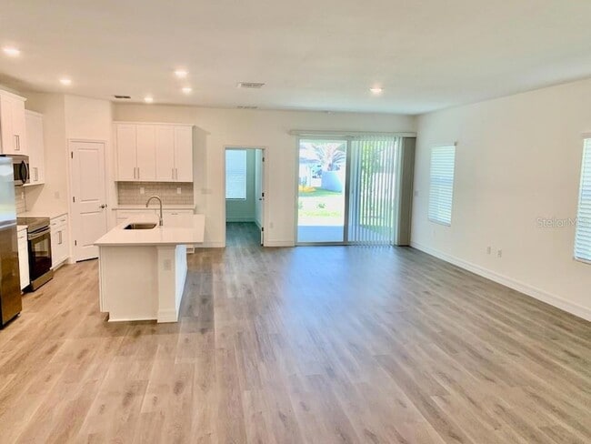 Photo - 21475 Seaton Ave