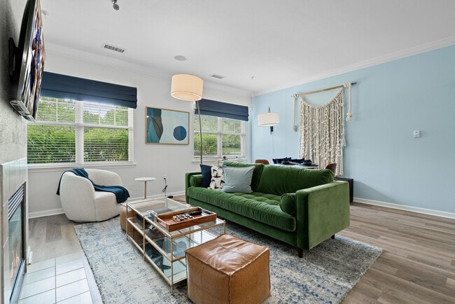 Building Photo - Charles At Bellingham Rental