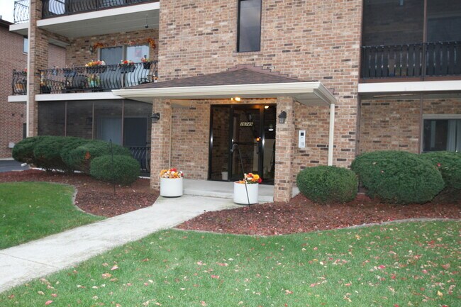 16749 Paxton Ave Unit 3S