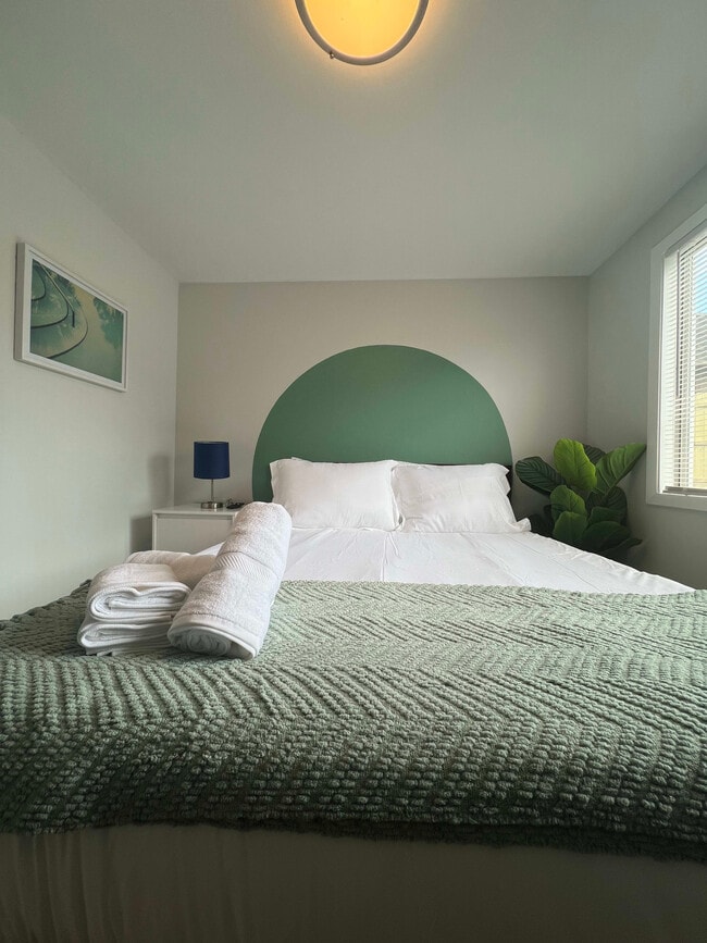 Photo - 912 E St Charles Rd Unit ID1026694P