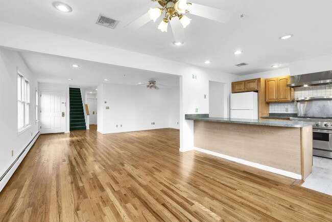 Photo - 234 Cliff St Unidad 2