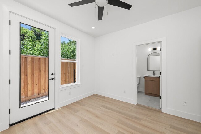 Photo - 3348 Sauer St