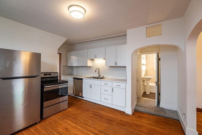 Building Photo - 3-4BR Rent or Rent to Own with New Kitchen and Garage!