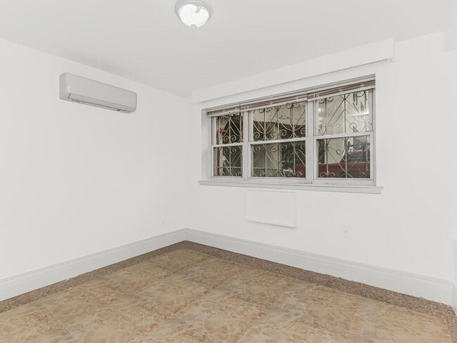 Photo - 661 Sagamore St