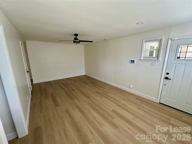 Photo - 1450 Academy St