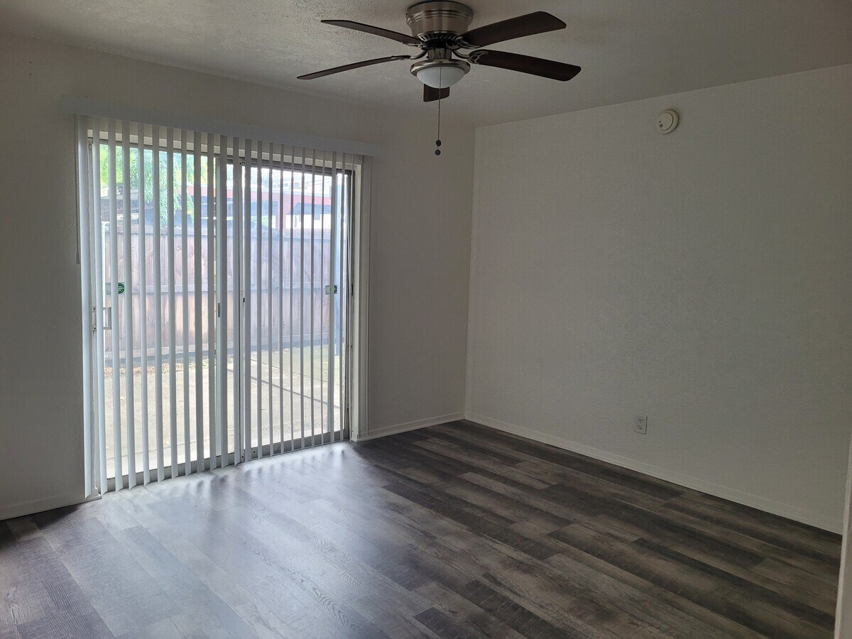 Travis Elm Apartments Dallas, TX