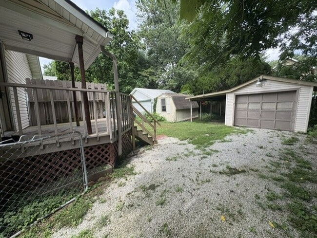 Photo - Pet-Friendly 2-Bedroom Kenmore Home with Garage and Enclosed Porch