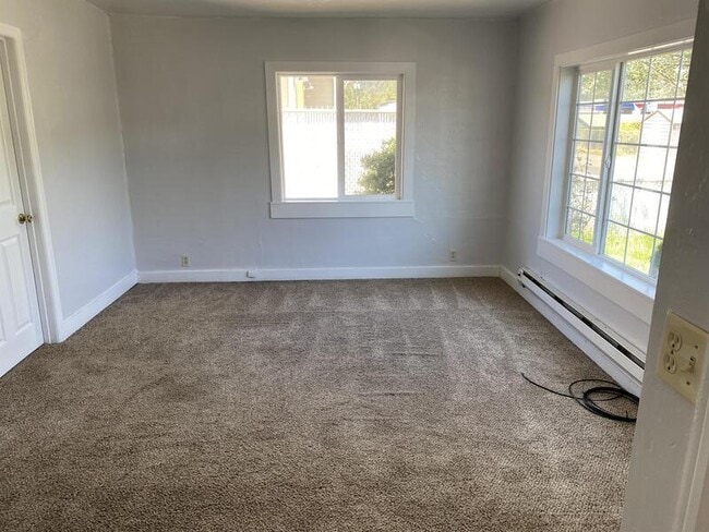 Photo - 435 NE Russell Ave