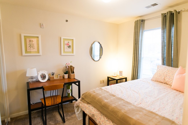 Photo - Falcon's Pointe