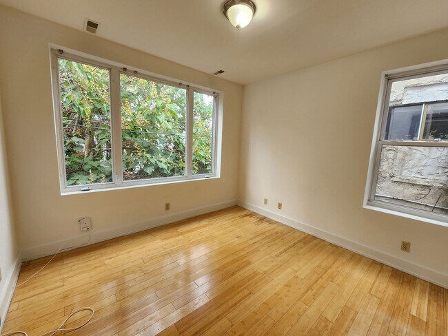 Photo - Beautiful 3 bedroom in brewerytown Unit 2