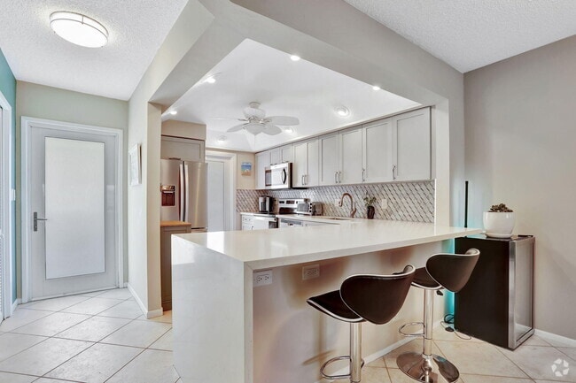 Building Photo - 2731 NE 14th Street Causeway Rental