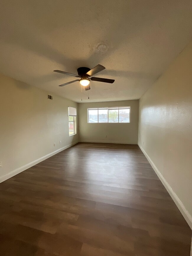 Cumberland Square Apartments
