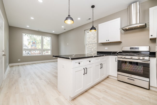 Photo - 721 N Hamlin Ave