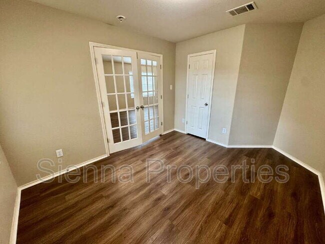 Photo - 105 Oakland Cove House