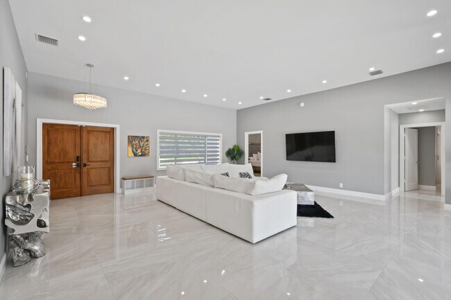 7101 W Lake Dr