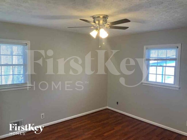 Photo - 518 Rebecca St