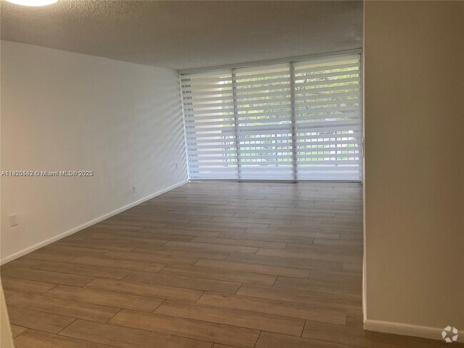 Building Photo - 10425 SW 112th Ave Unit 208 Rental