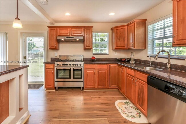 Photo - 1538 Funston St