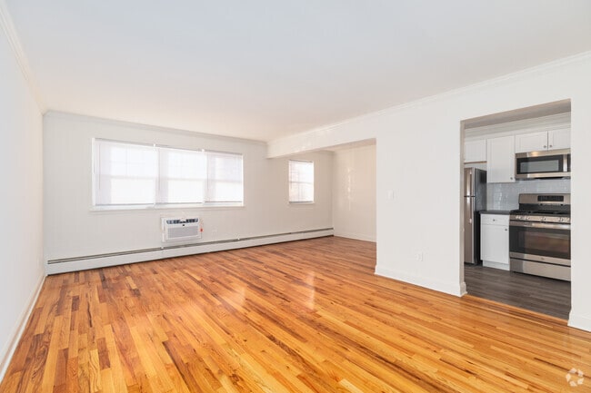 Sala de estar: 4 habitaciones, 1 dormitorio, 1 baño, 700-800 pies cuadrados