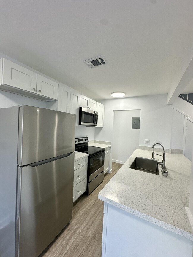 Photo - 906 E Tiffany Dr Unit 2