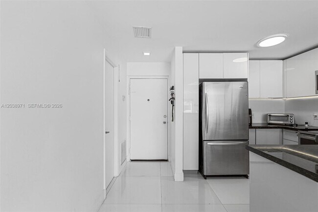 6545 Indian Creek Dr Unidad 306