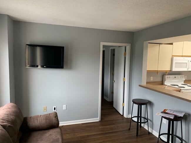 Photo - 1600 Park Cir