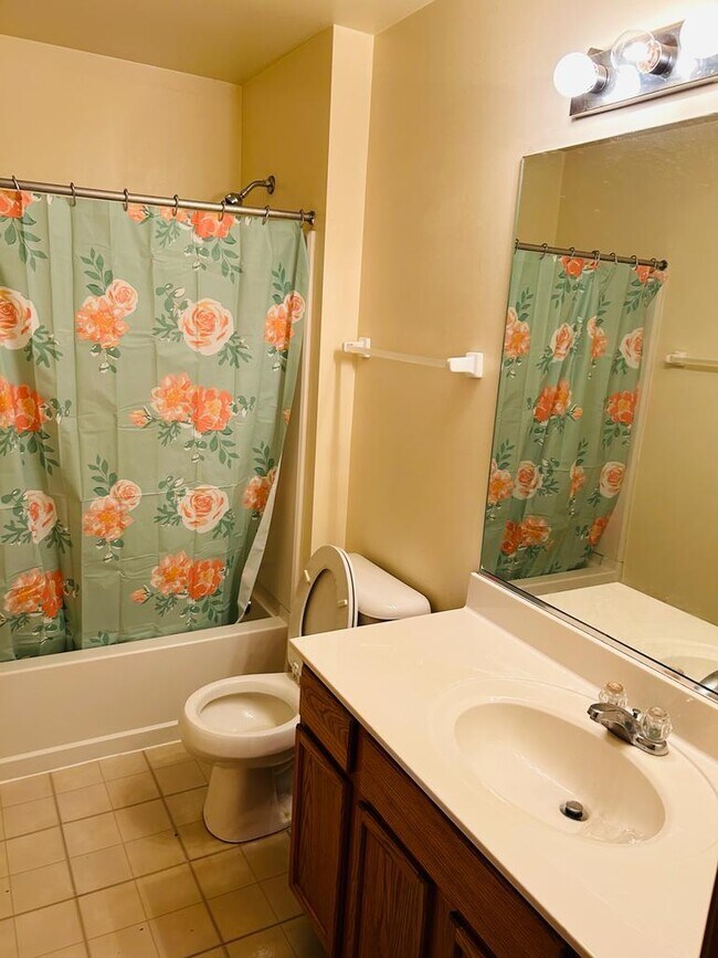 Photo - 1131 Silverstone Dr Unit 1131