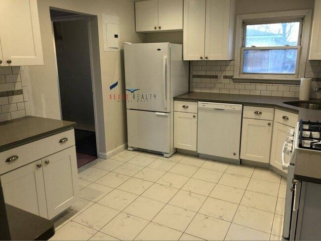 Photo - 233-75 87th Ave