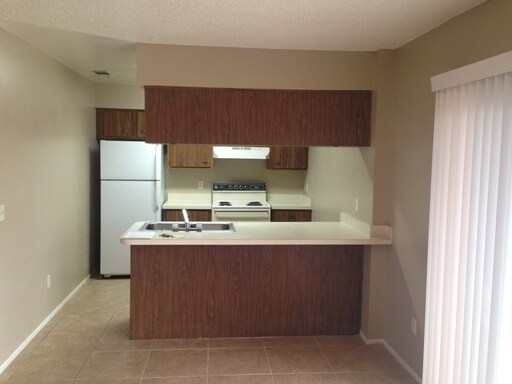 Photo - 2 bedroom 1 bath triplex located in the Semoran club subdivision.