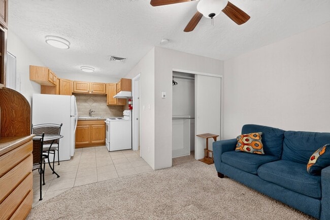 Photo - Cloverleaf Apartments