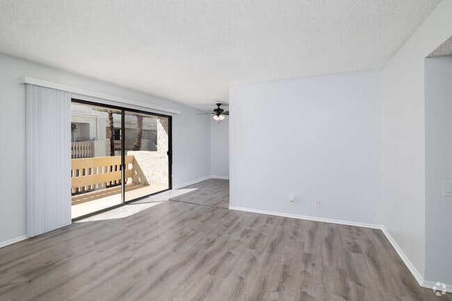 2BR, 2BA - 1,005SF - Living Room