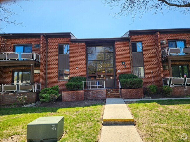 Building Photo - 5 Darian Ct Unit 1A Rental