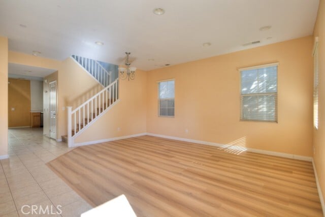 Photo - 4587 Vincent Way