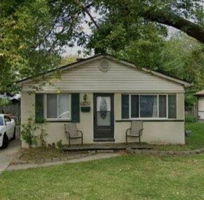 Building Photo - Your next Home!!!  Charming Three Bedroom in Roseville