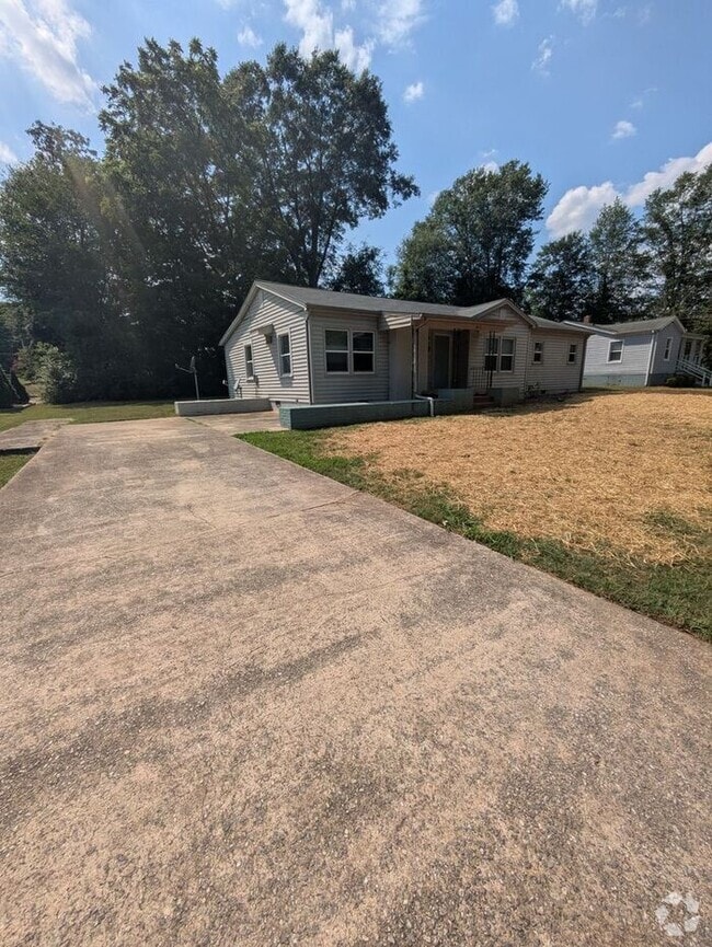 Building Photo - 3BD/2BA Home in Hickory