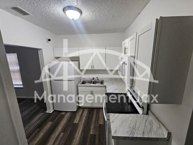 Photo - 1165 Hart St