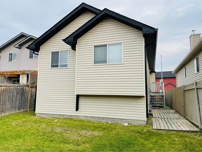 Photo - 127 Saddlemont Way NE