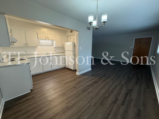 Photo - 2 Bedroom Salem View Apartment! Unit 2001 S Main 106