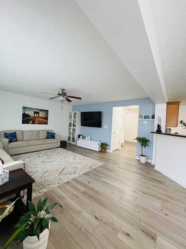Photo - 2467 Middle View Dr