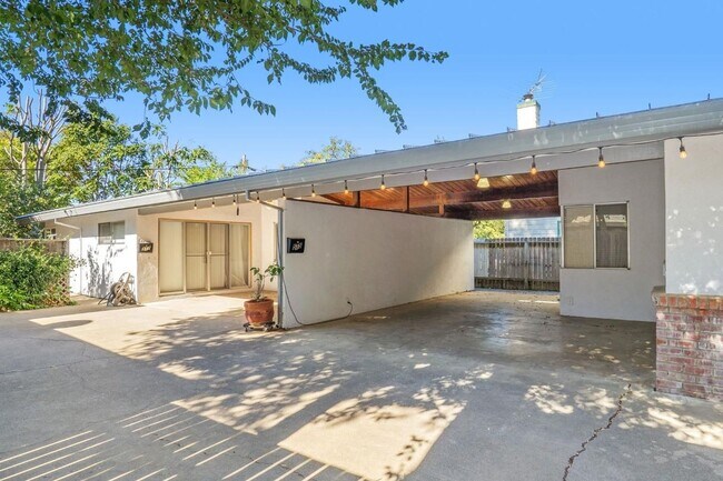 Building Photo - 515-517 K Street Unit 515