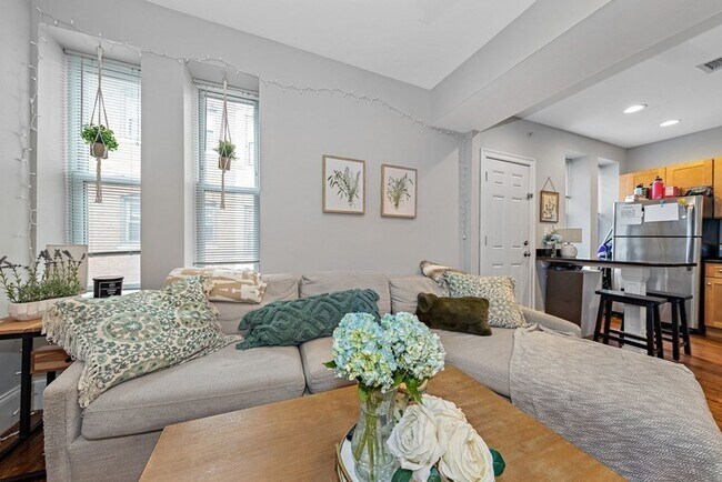 Photo - Great 4 bed 2 bath in Mission Hill... SEPT 1ST MOVE