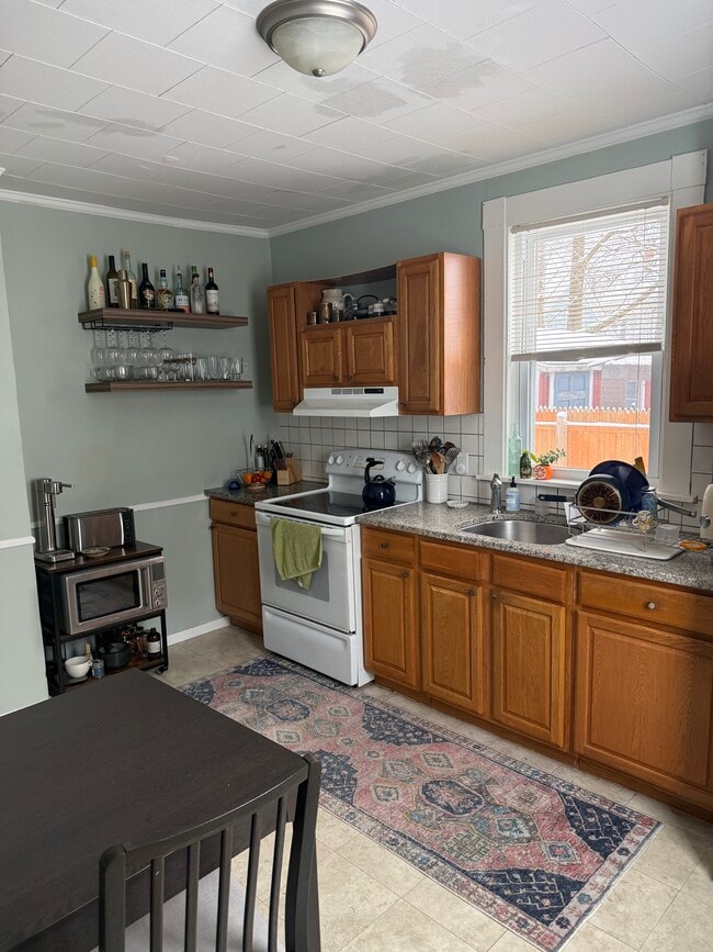 Building Photo - 6 Berry St Unit 1st Floor