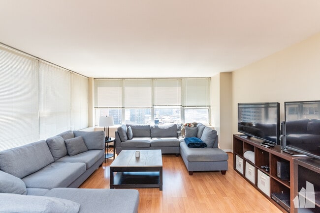 Photo - 655 W Irving Park Rd Unidad 1501