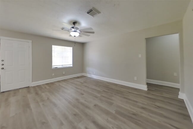 4427 Oakside Dr