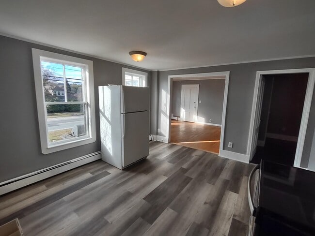 Photo - 184 S Main St