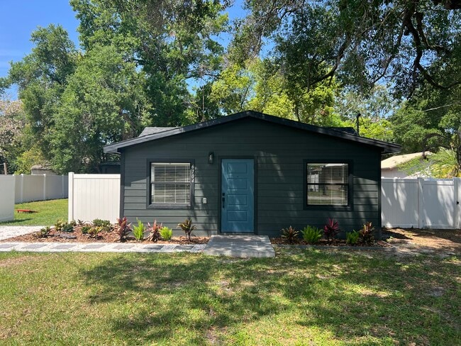 Building Photo - 6704 N 11th St