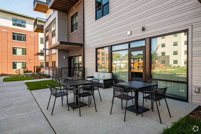 Common Area - Patio - The Oscar Family Apartments