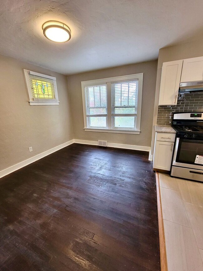 Photo - Spacious 3 Bedroom home in Brookline!