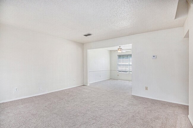 Photo - 8201 Cloverglen Ln
