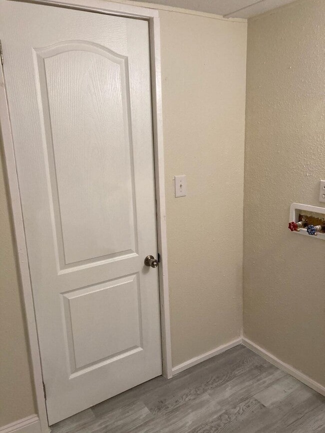 Photo - 8146 Binkley St